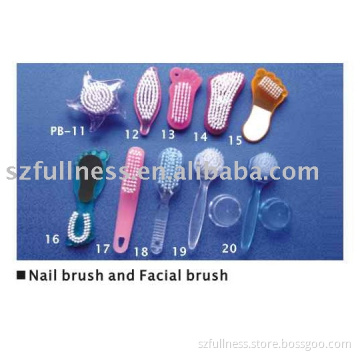 PLASTIC BRUSH